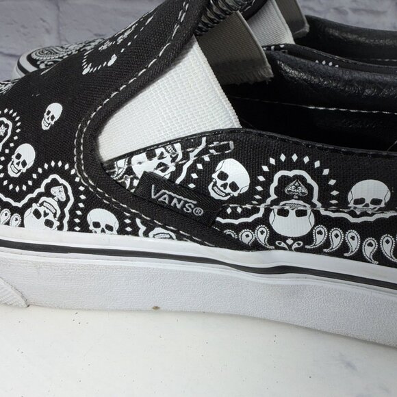 VANS Rare Classic Slip On Black Bandana Paisley Skull Print Shoes M 5.5 W 7 - Picture 4 of 7